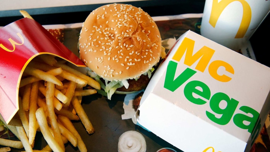 A picture of a tray with a McVegan burger, fries and a drink.