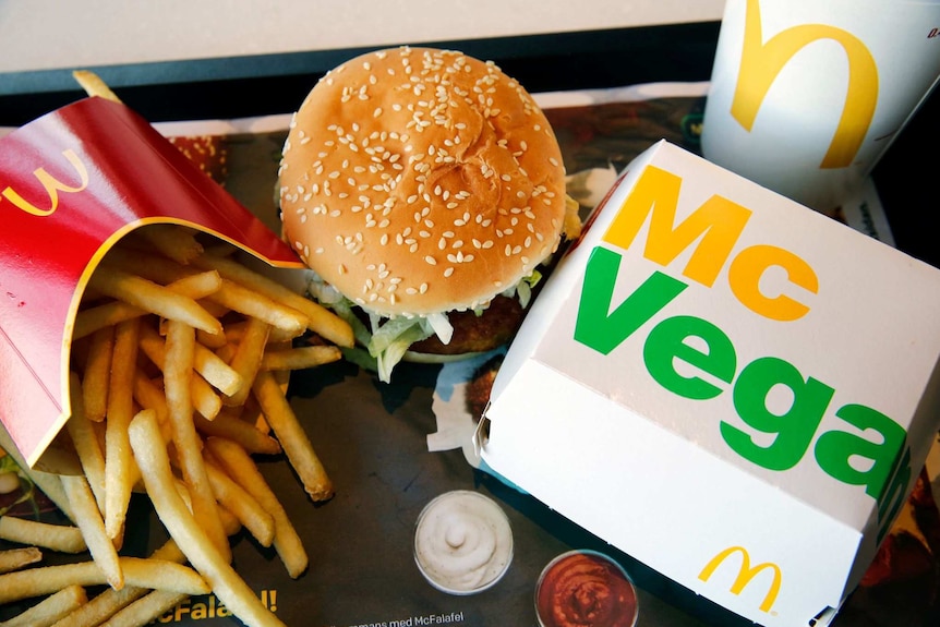A picture of a tray with a McVegan burger, fries and a drink.
