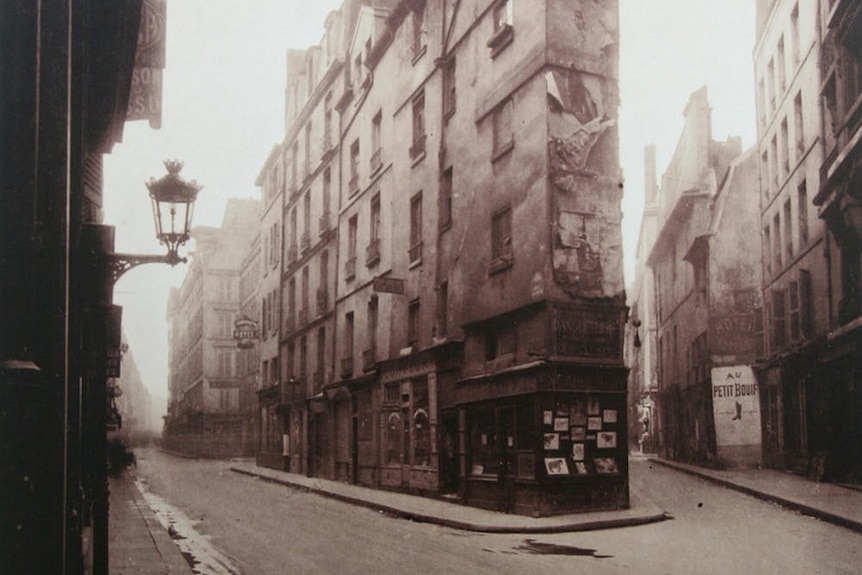 On the corner of rue de Seine and rue de l'Echaudé, photographed in 1924.