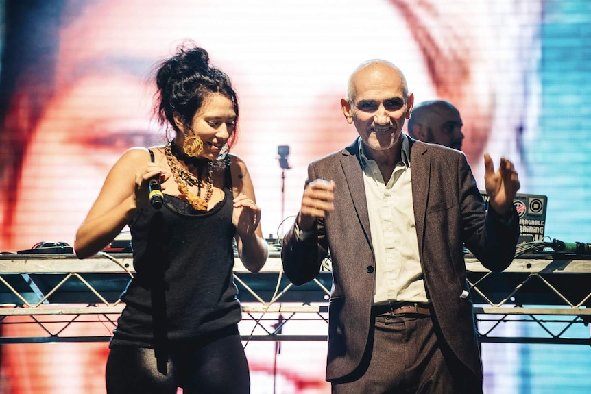 Caiti Baker and Paul Kelly having a boogie at A.B. Original's Splendour In The Grass 2017 set