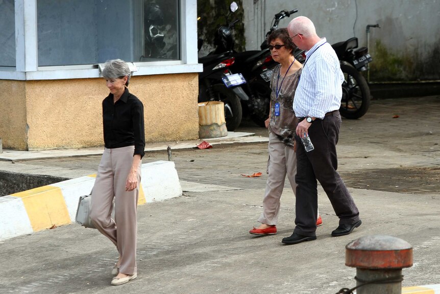 Andrew Chan's mother Helen (pictured centre) and lawyer Julian McMahon prepare to head to Nusakambangan.
