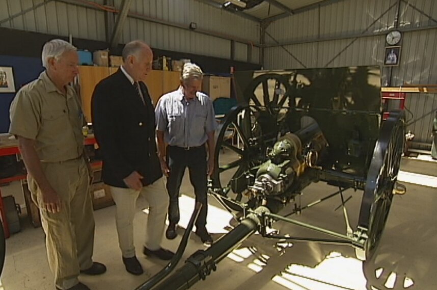 Kevin Browning, Jim Frecklington and Tim Ford inspect WWI-era 18-pounder gun