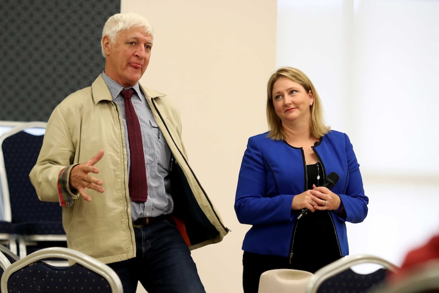 Bob Katter and Rebekha Sharkie talk to crowd