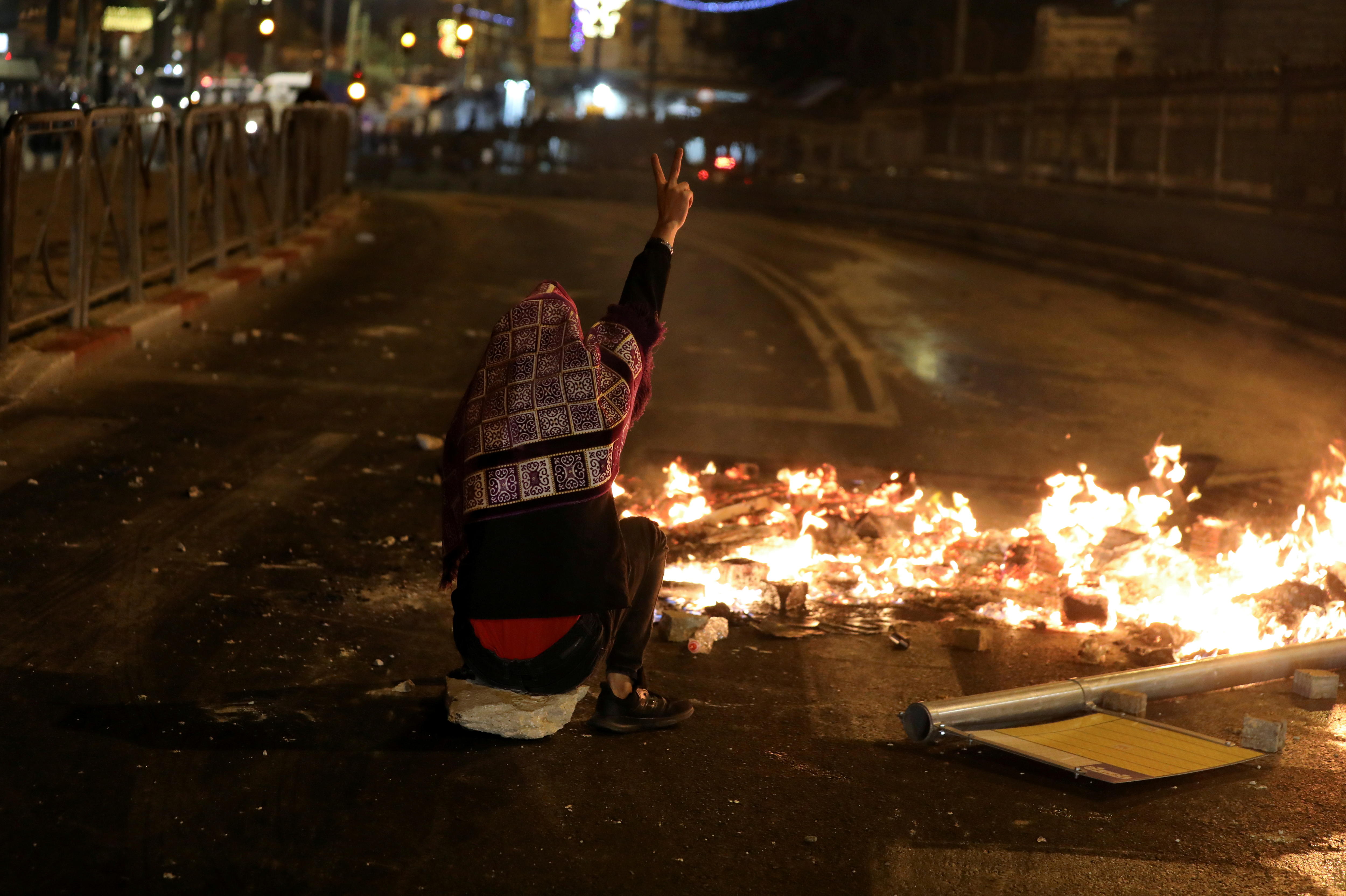 Israeli Police And Palestinians Face Off In Jerusalem Amid Dispute Over Gatherings At Damascus Gate Abc News