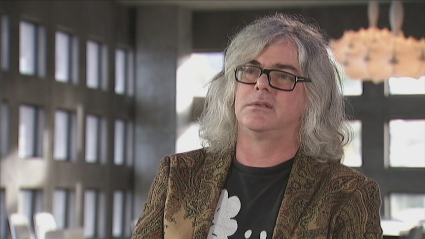 David Walsh wants to build a hotel and casino at MONA to help pay the museum's way.