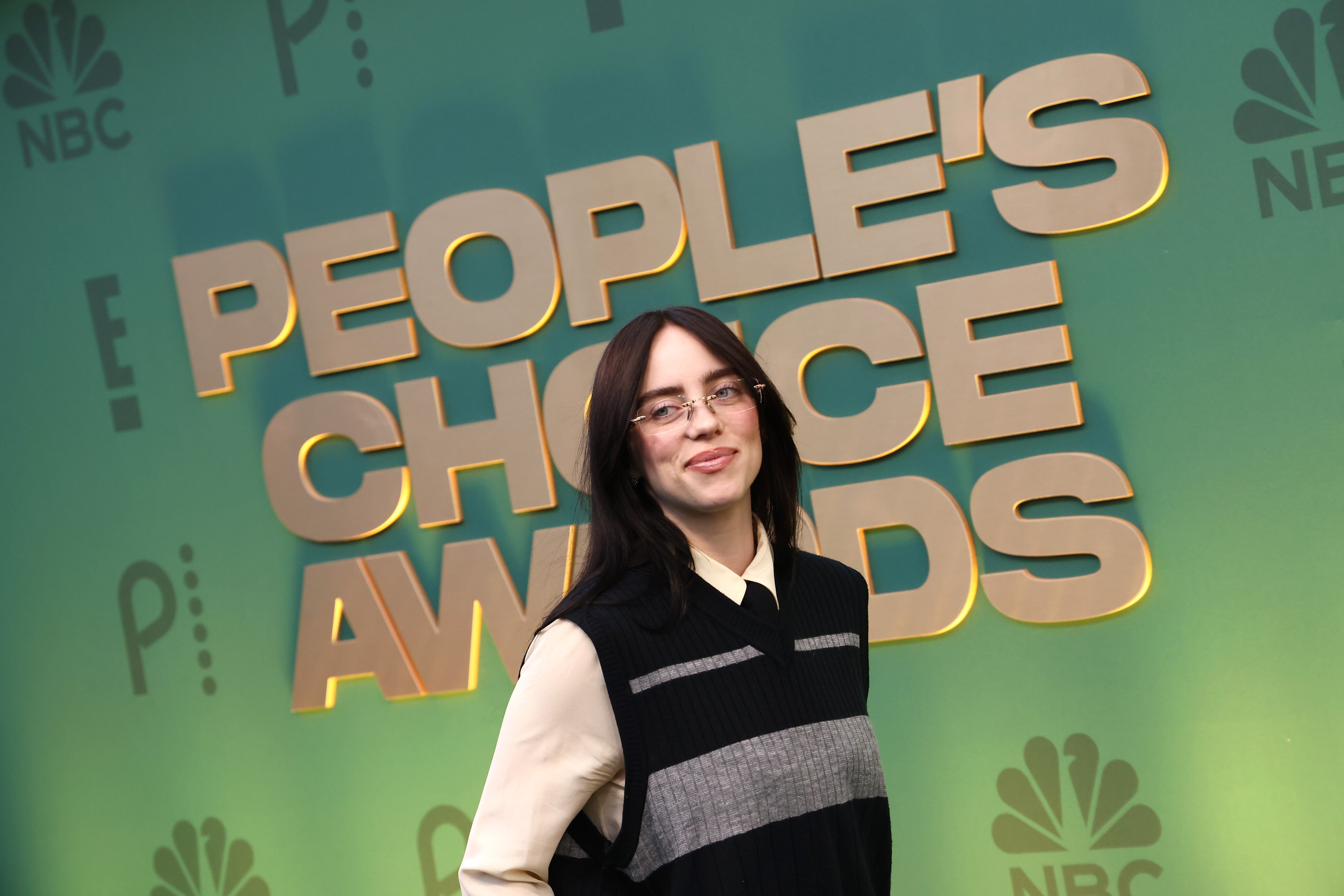Billie Eilish poses on arrival at the People's Choice Awards