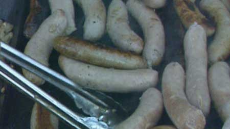 The ACT Government will introduce new laws to reduce red tape at sausage sizzles.