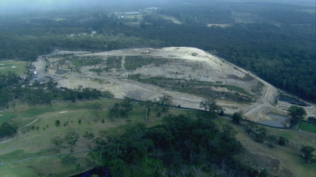 Leaking waste dump leads to council investigation - ABC News