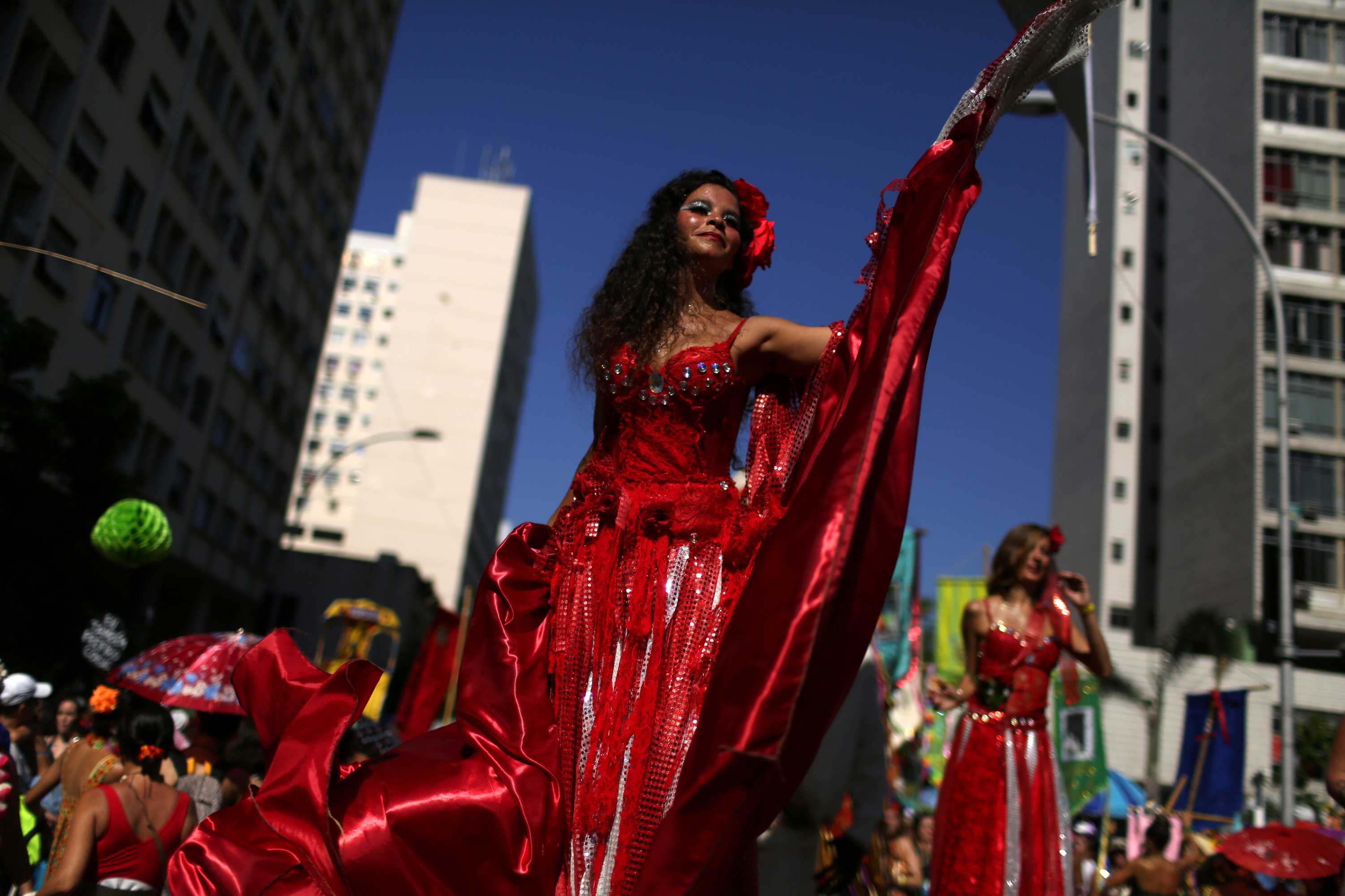 Rio revellers question odd Carnival opening ceremony amid political ...