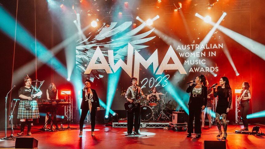 AWMA 2023 closes with an all-star AC/DC cover featuring Vika & Linda, Sarah McLeod, Vanessa Amorosi, and more.