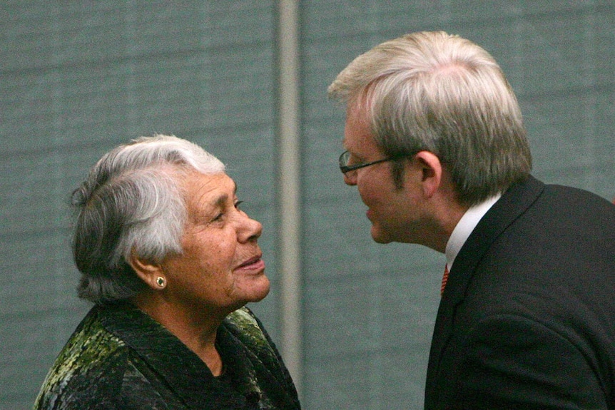 Indigenous leader Lowitja O'Donoghue speaks closely to then PM Kevin Rudd on Sorry Day 2008
