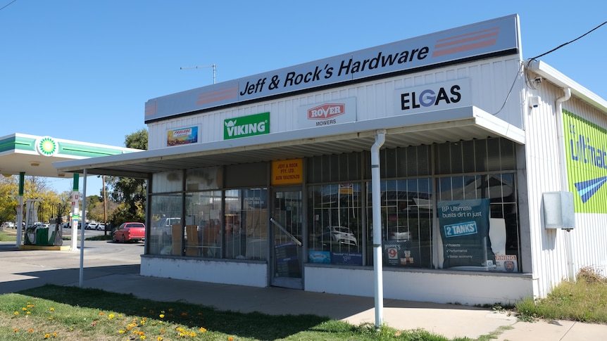 A shop front in front of a blue sky. 