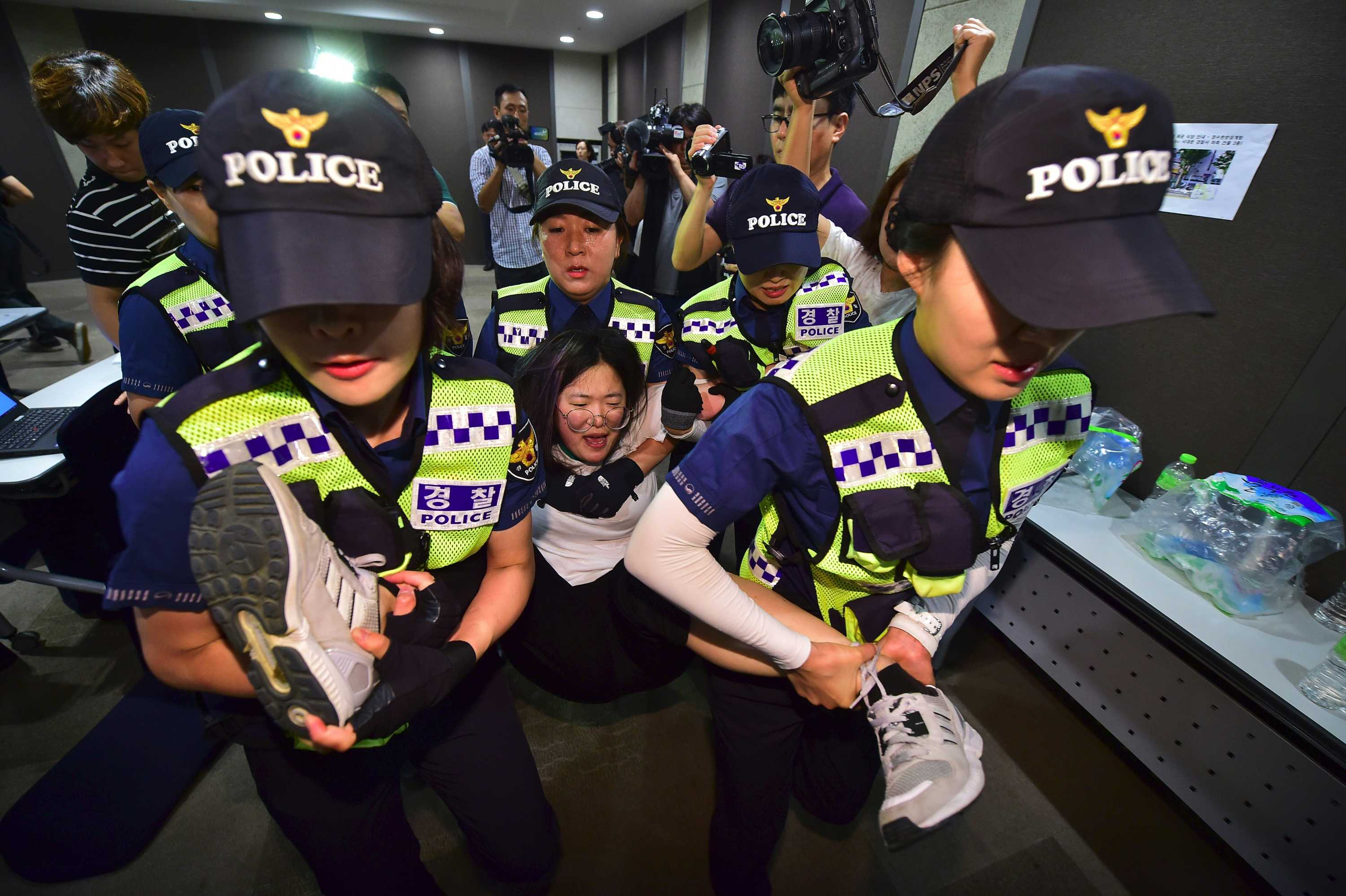 South Korean Protesters Clash With Police At Opening Of 'comfort Women ...