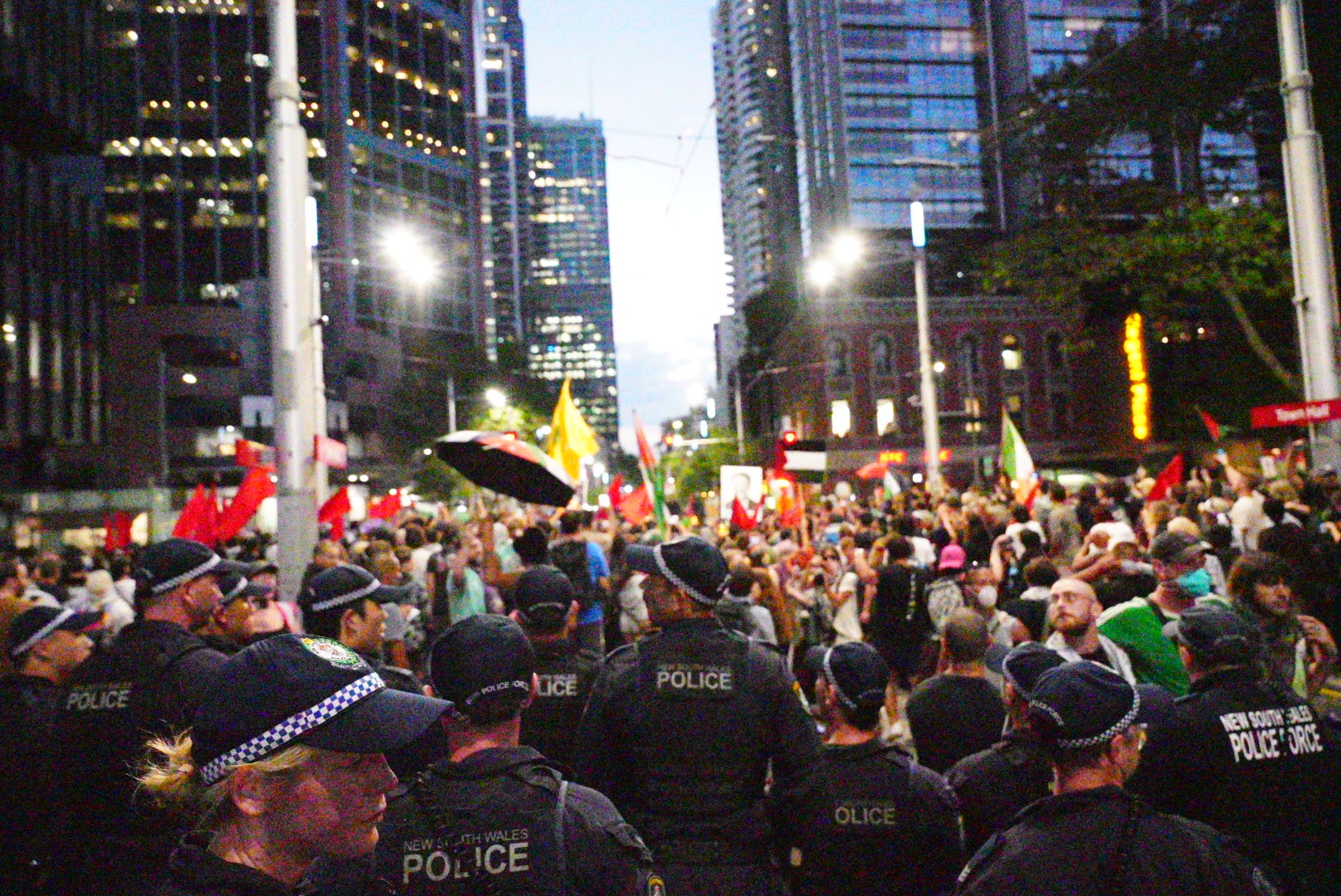 Large crowds at Sydney protest