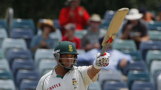 Jacques Kallis brings up his 50 on the final day