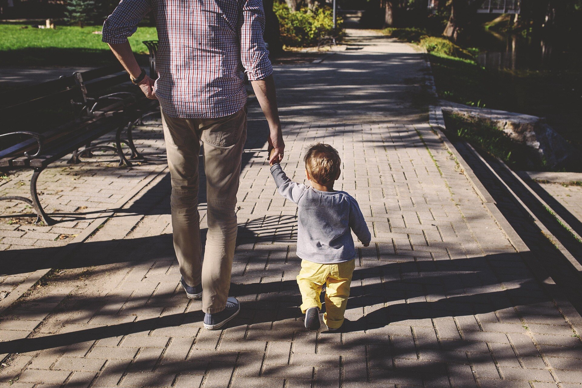 Foster care concerns as volunteer numbers drop around Australia episode artwork