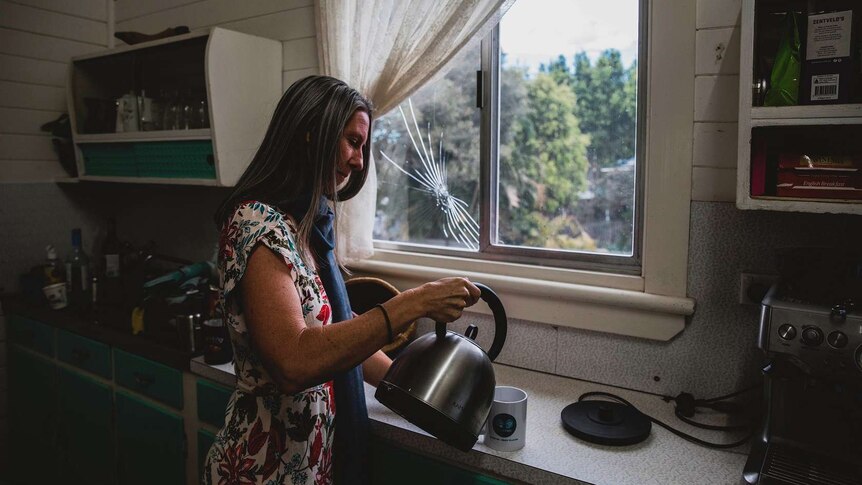 Ursula Wharton in her kitchen pouring a cup of tea.