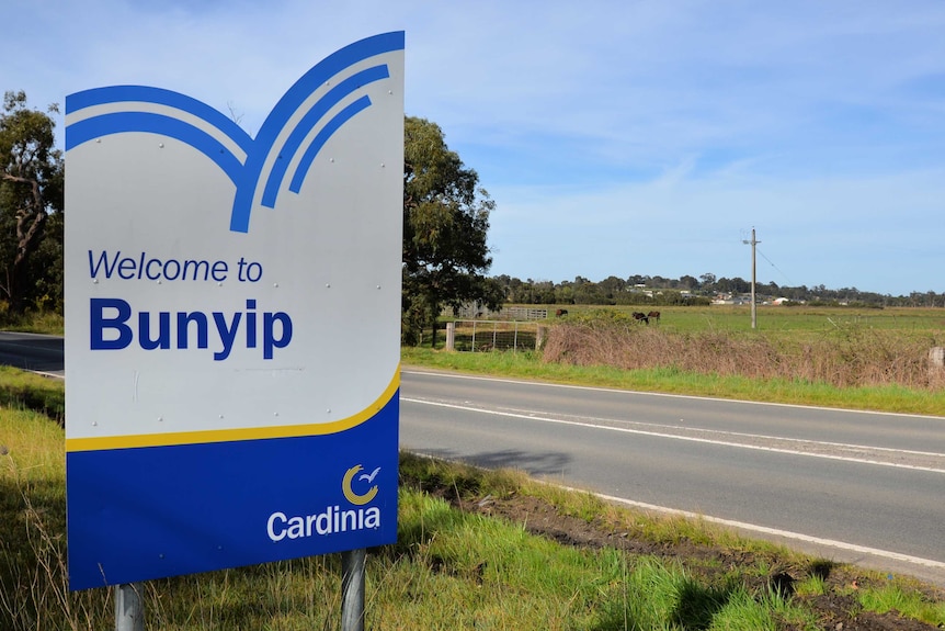 Welcome to Bunyip town sign.