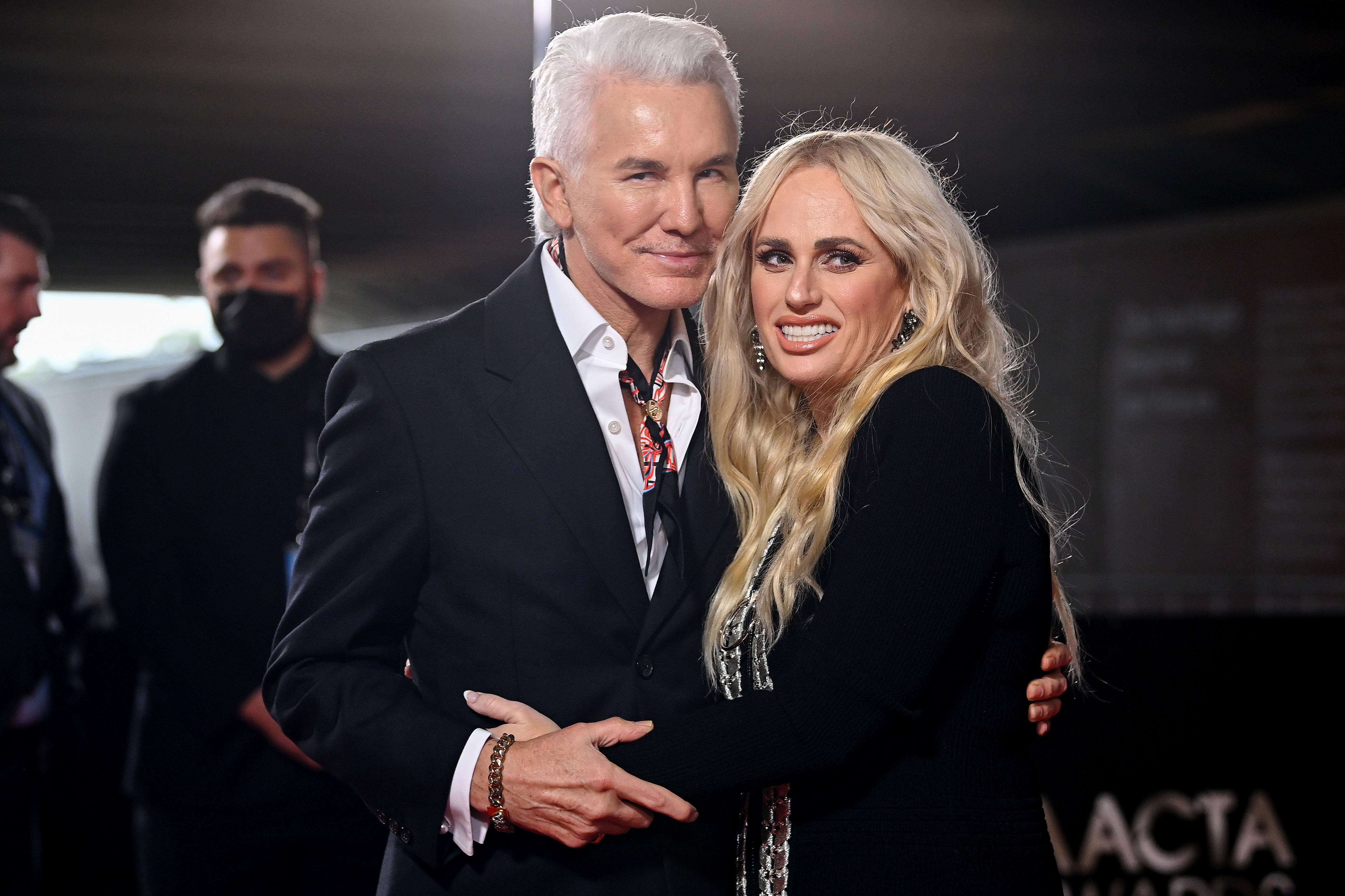 Rebel Wilson Taika Waititi Sarah Snook And More Hit The 21 cta Awards Red Carpet In Pictures Abc News