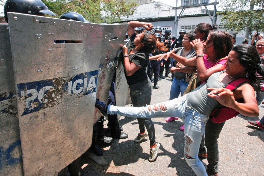 Riot in Venezuela after fire kills dozens