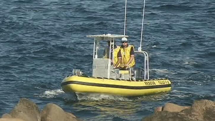 Boat searches for missing fisherman near Canal Rocks