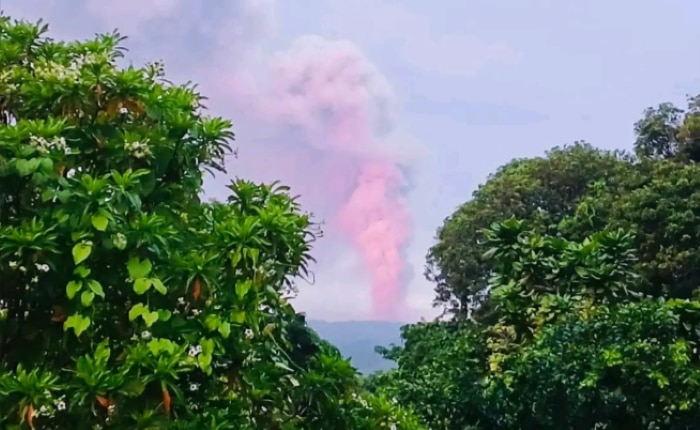 Luk igo long Manaro Volcano from Northeast Ambae (Gibson Tari pic)