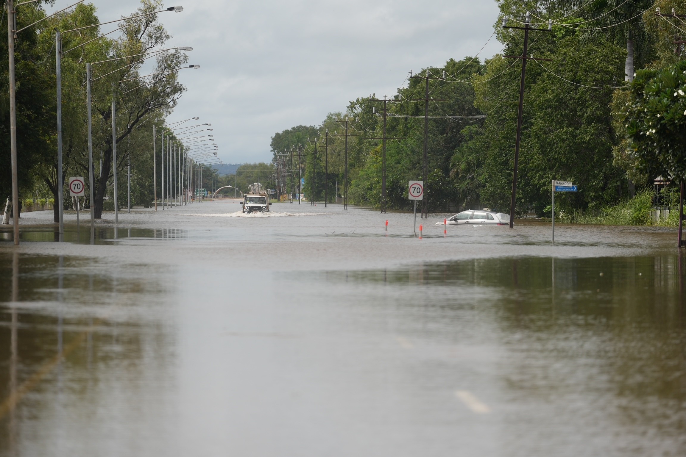 Heavy rains threaten Top End as BOM warns Katherine River could rise again