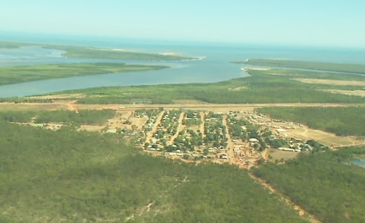 Aurukun teachers evacuated over safety fears, 'slow' police response