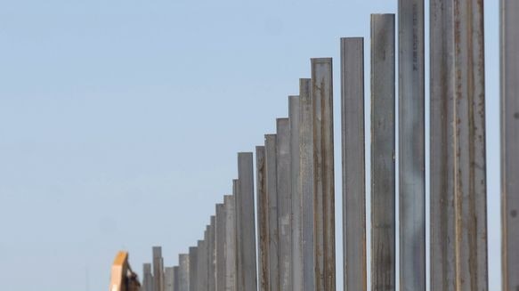 Washington plans to build 1,070 kilometres of barriers by the end of 2008 and about 54 per cent of that will be built on private property.