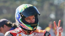 Troy Bayliss acknowledges the Phillip Island crowd