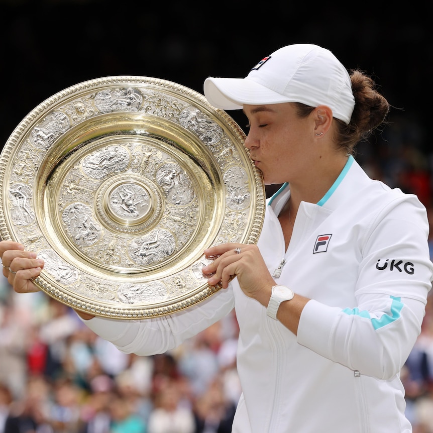 Australian tennis player Ash Barty kissing the Winbledon trophy after winning the tournament 