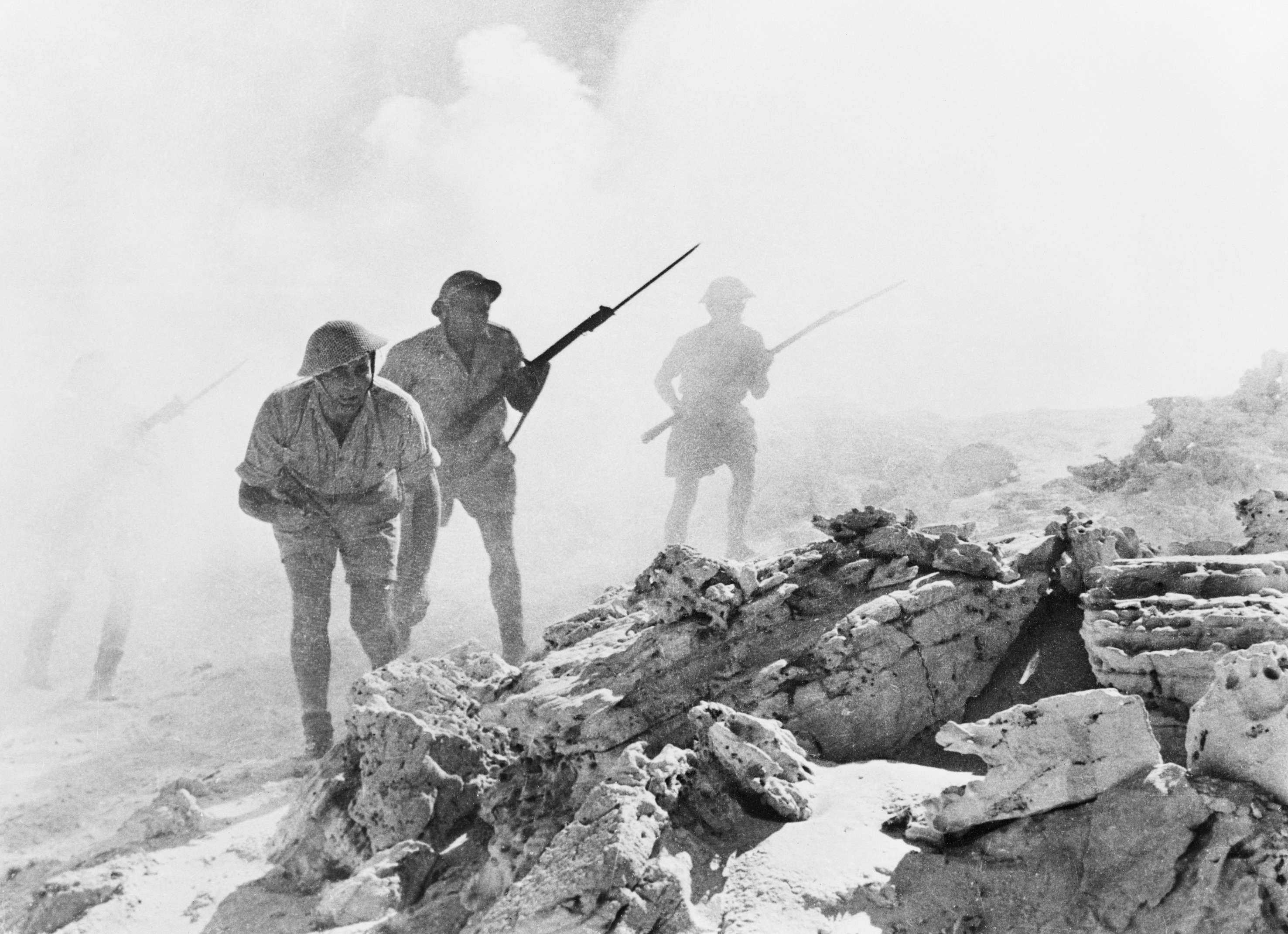Australian troops advance at El Alamein