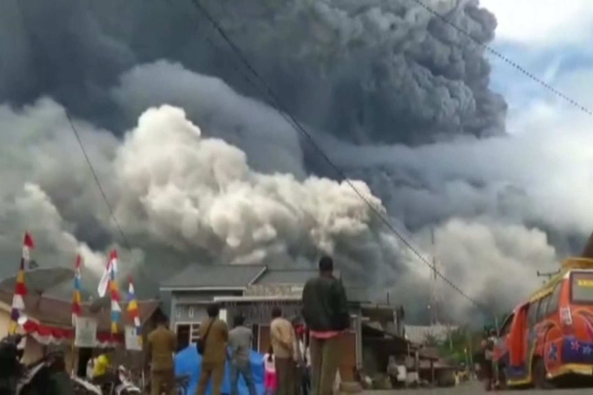 Cloud of ash from Mt Sinabung