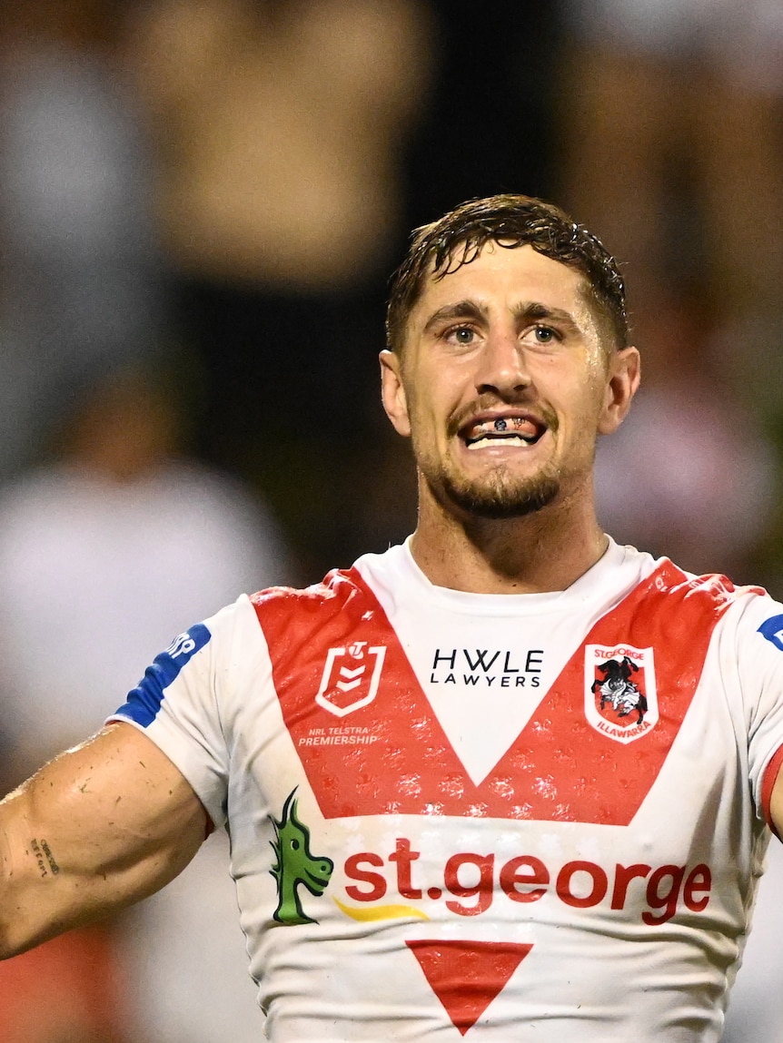 Live: Dragons welcome the Warriors to Wollongong after star man Lomax announces he is leaving the club