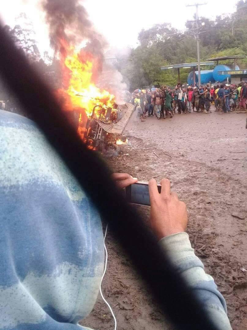 Property belonging to PNG's PM burning in Mendi, in the Southern Highlands.