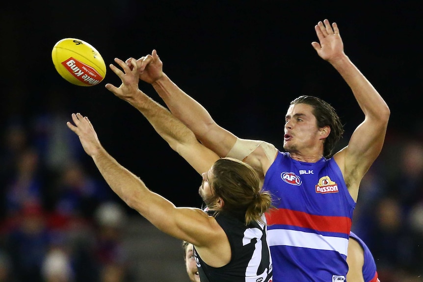 Tom Boyd of the Bulldogs and Josh Bruce of the Saints compete for the ball