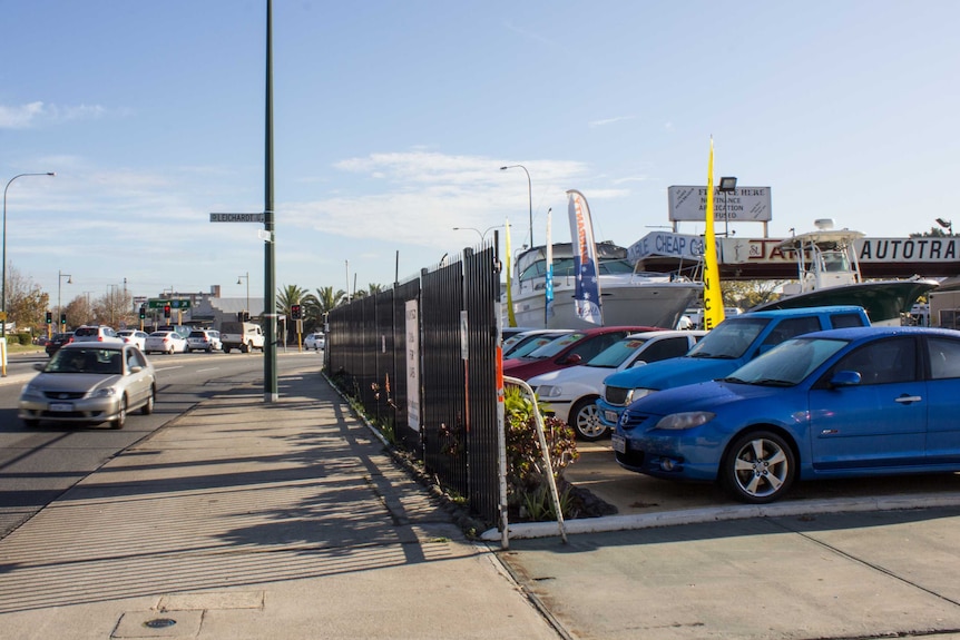 East Victoria Park car yards on Albany Highway