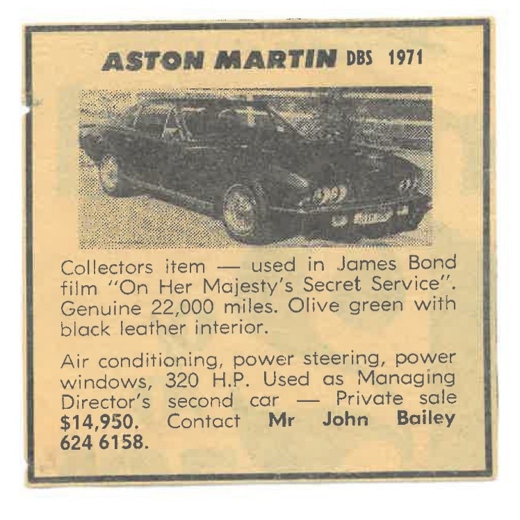 Um antigo anúncio de jornal dizendo um item de colecionador Aston Martin DBS, usado em um filme de James Bond