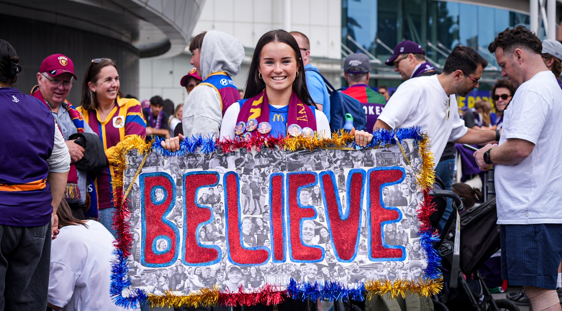 Standing room only as AFL Grand Final parade kicks off