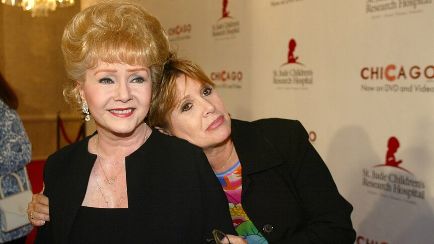 Carrie Fisher with Debbie Reynolds in 2003