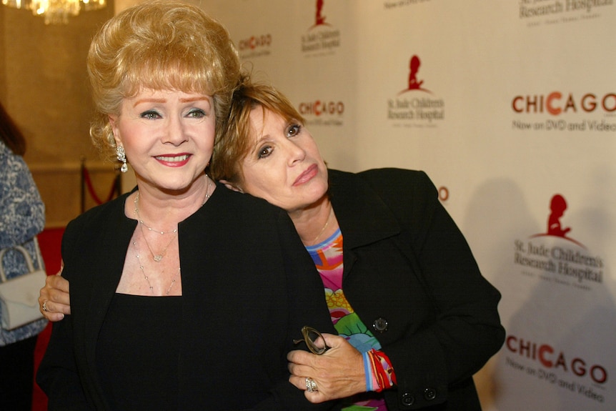Carrie Fisher with Debbie Reynolds in 2003