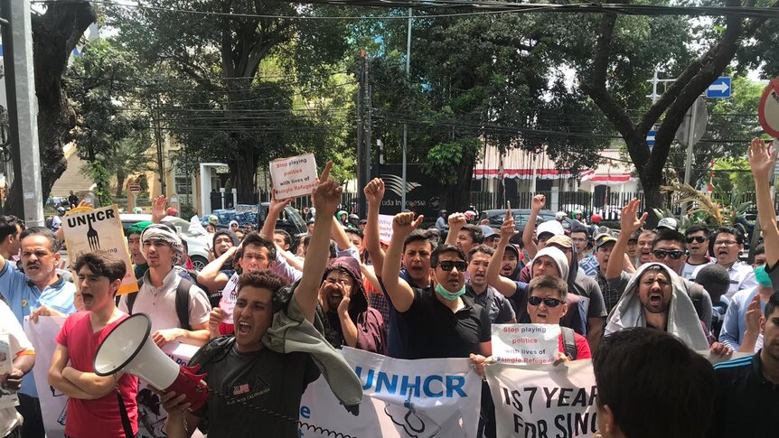 Puluhan pengungsi yang berunjuk rasa di depan kantor UNHCR Jakarta (22/8/2019).