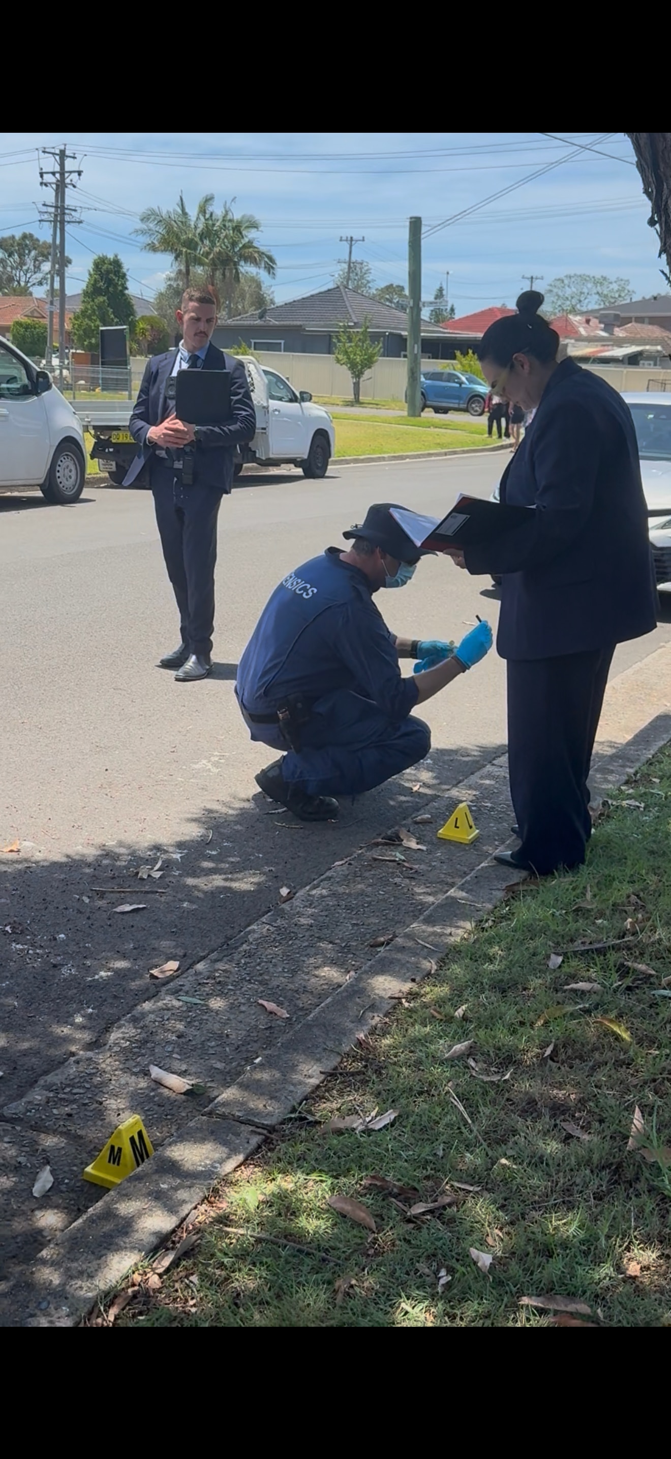 Policía de Nueva Gales del Sur en Guildford Wes tras un tiroteo en una plaza pública