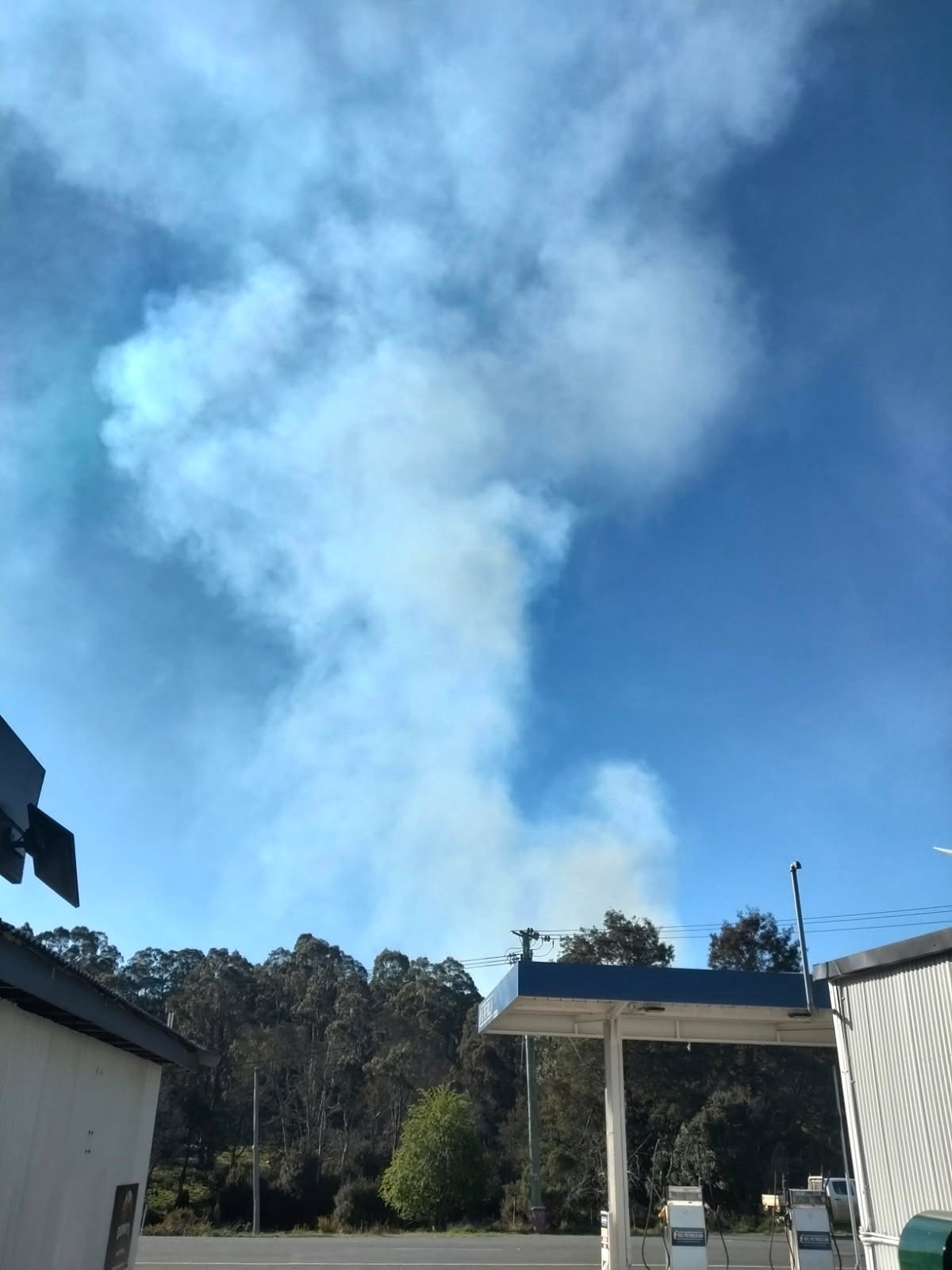 Wind makes conditions tricky for fire crews in Tasmania's north