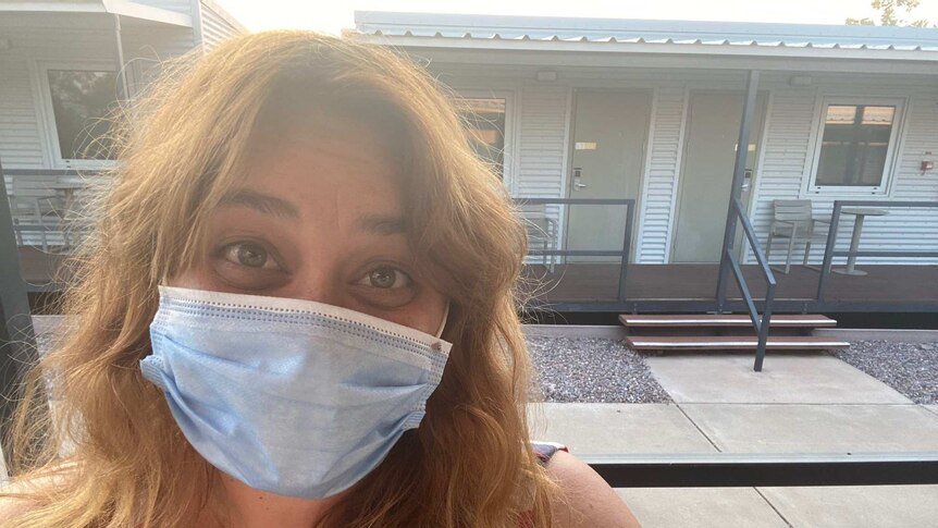 Sarah Riley-Smith is wearing a facemask and taking a selfie.