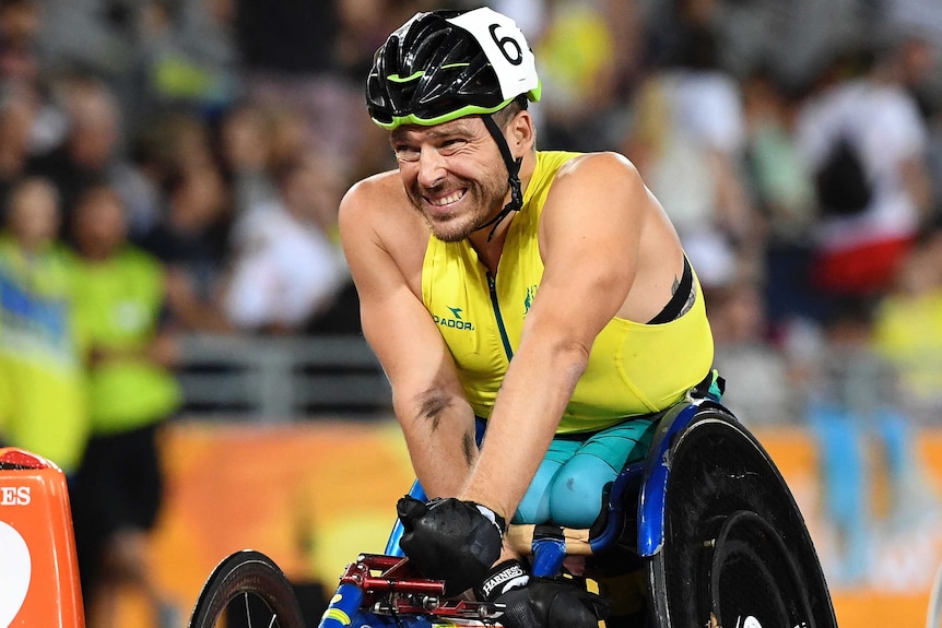 Kurt Fearnley grimaces as he crosses the finish line to win silver.