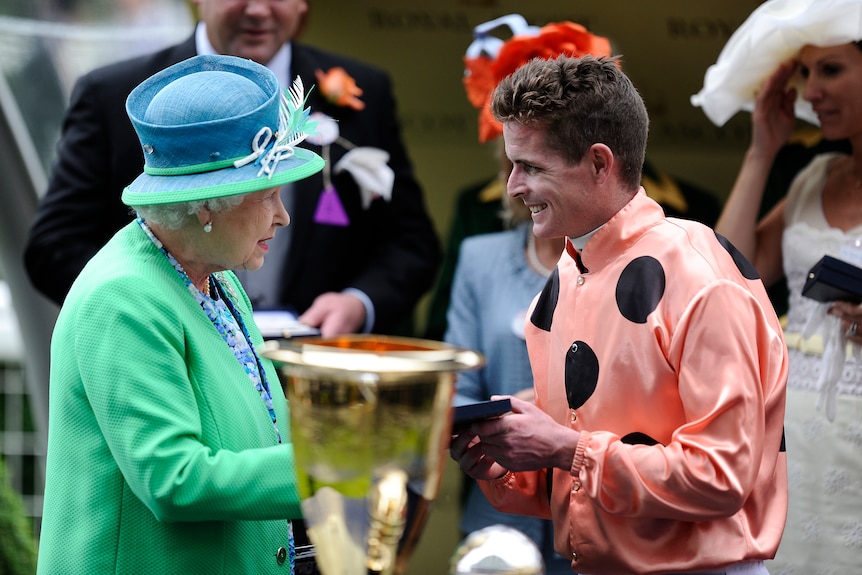 Nolen meets the Queen after Black Caviar win