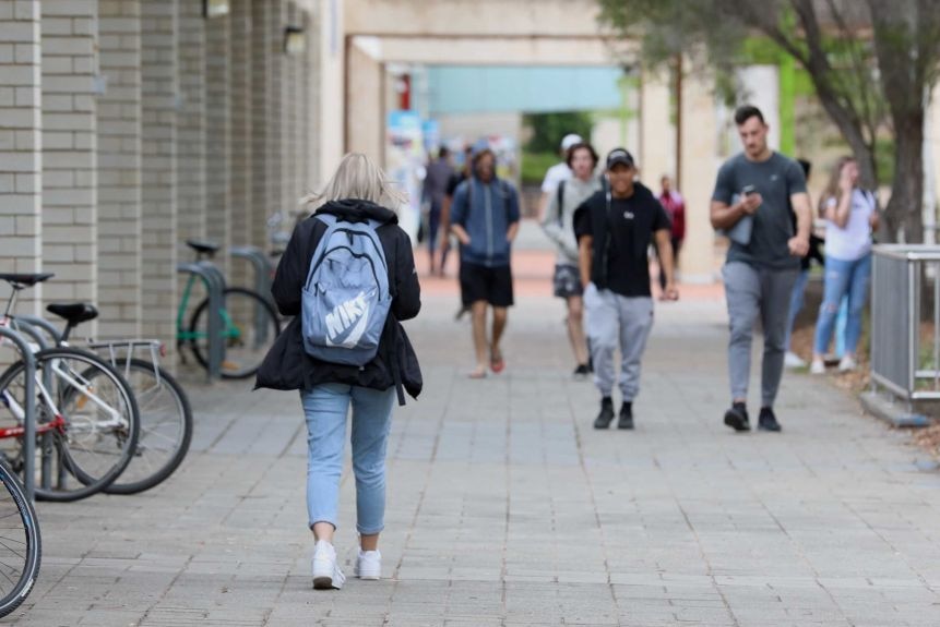 A generic photo of university students.