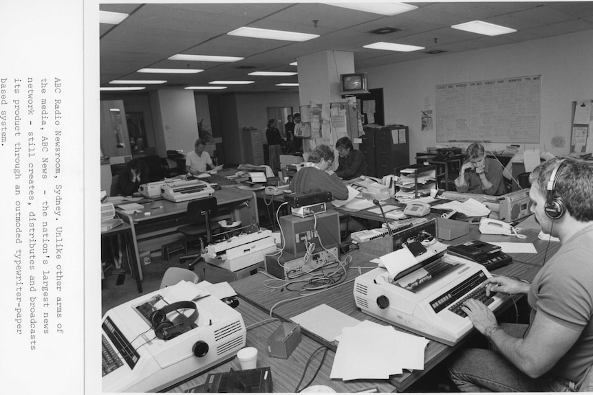Archival image of the ABC Radio newsroom in Sydney in 1987.