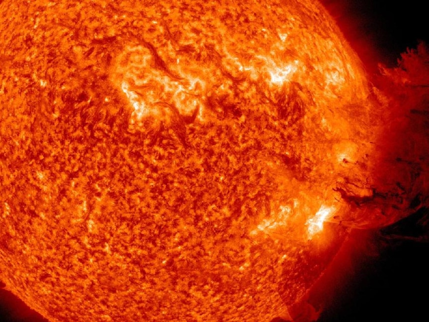 Sun unleashes solar flare